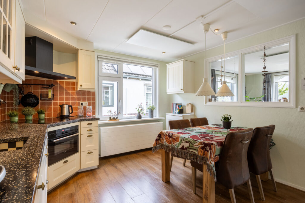 Vrijstaande woning te koop: rijksweg 171, Ten Post